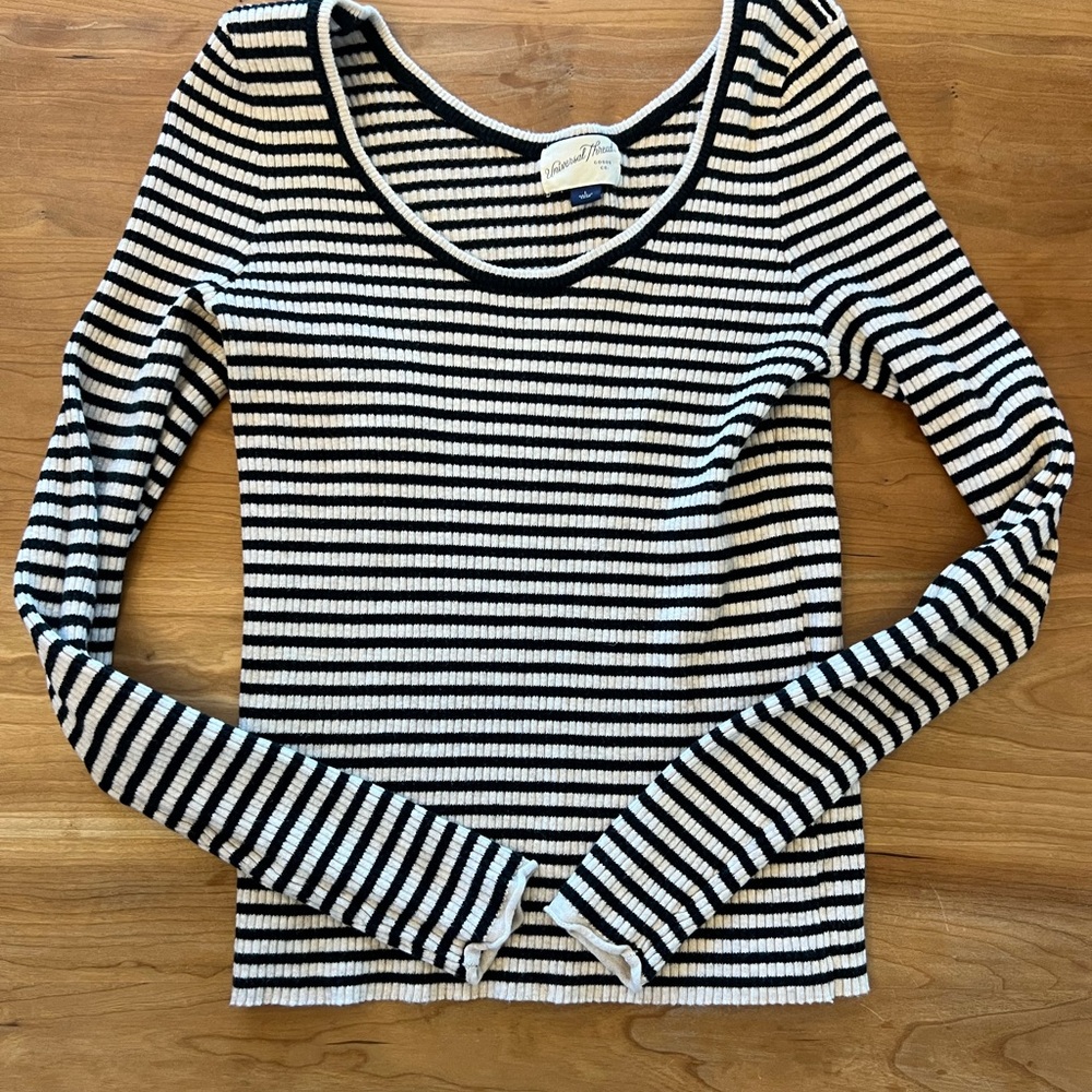 Universal Thread Black and White Striped Long Sleeve Top
